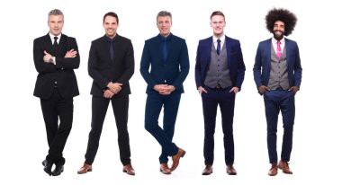 Beyaz arka planda çok ırklı erkek seti