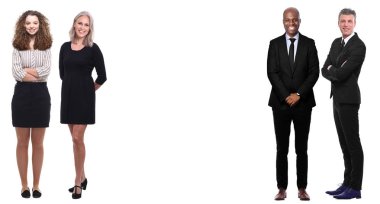 Çok ırklı insanlar kümesi beyaz arka plan üzerinde poz