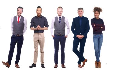 Çok ırklı insanlar kümesi beyaz arka plan üzerinde poz