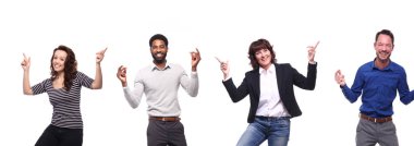 Çok ırklı insanlar kümesi beyaz arka plan üzerinde poz