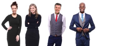 Çok ırklı insanlar kümesi beyaz arka plan üzerinde poz