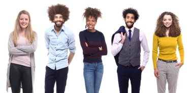 Çok ırklı insanlar kümesi beyaz arka plan üzerinde poz