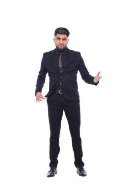 Genç Arap adam ciddi