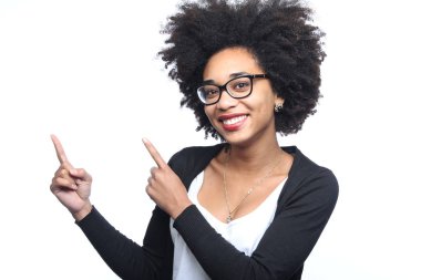 Güzel Afro-Amerikan kadın için bir şey işaret ediyor