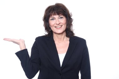 Bir şey beyaz arka plan üzerinde gösterilen kadın