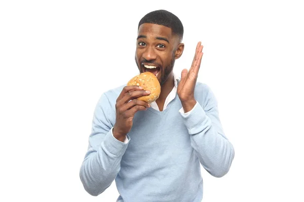 Noir Homme Manger Hamburger — Photo