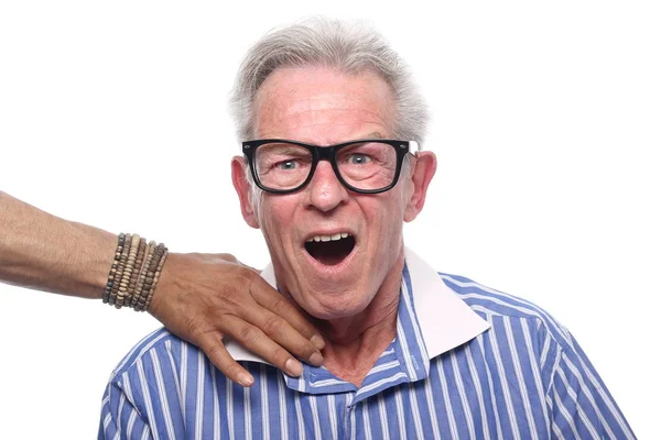 Sorprendido Viejo Hombre Caucásico Con Mano Cuello —  Fotos de Stock
