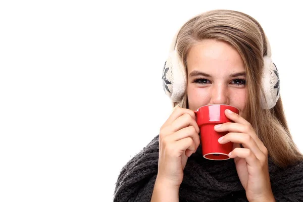 Blond Meisje Winterkleren Hoofdtelefoon Drinken Van Hete Thee Koffie — Stockfoto