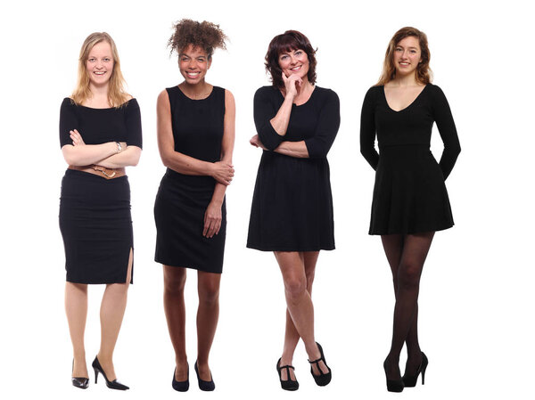 Межрасовые женщины позируют на белом фоне
