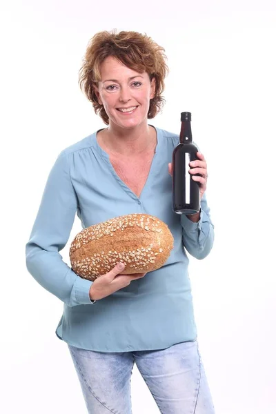 Donna Con Pane Vino Mano — Foto Stock