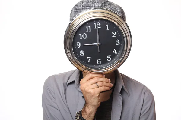 Homme Noir Posant Avec Horloge — Photo