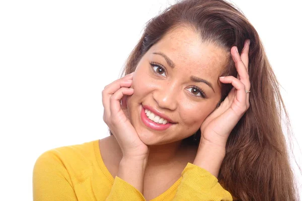 Hermosa Chica Caucásica Está Sonriendo —  Fotos de Stock