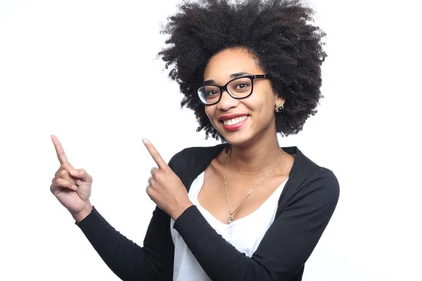 Mooie Afro Amerikaanse Vrouw Wijst Naar Iets — Stockfoto