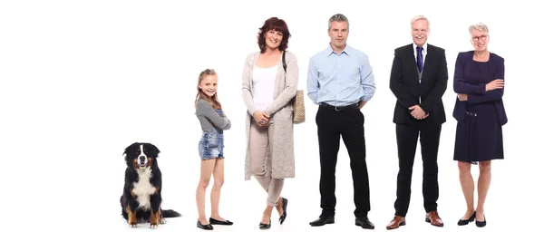 Glückliche Familie Mit Hund Isoliert Auf Weißem Hintergrund — Stockfoto