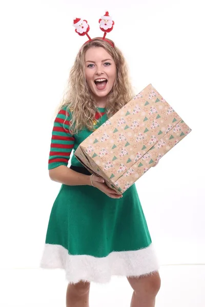 Blond Meisje Met Gift Van Kerstmis — Stockfoto