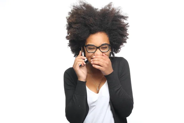 Mooie Afro Amerikaanse Vrouw Gaat Mobiele Telefoon — Stockfoto
