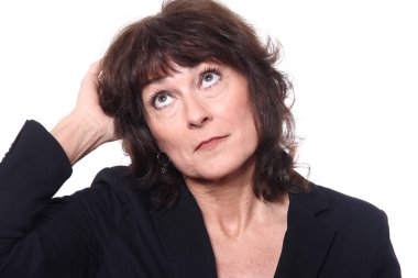 Beyaz arka plan üzerinde düşünme kadın