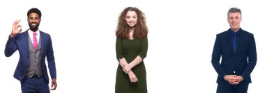 Çok ırklı insanlar kümesi beyaz arka plan üzerinde poz