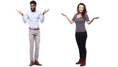 ırklararası çift beyaz arka plan üzerinde