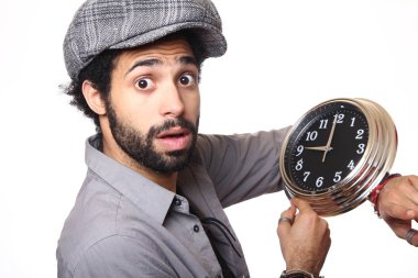 Siyah adam saati ile poz