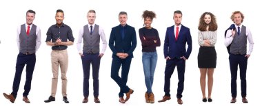 Beyaz arka planda farklı kişiler kümesi