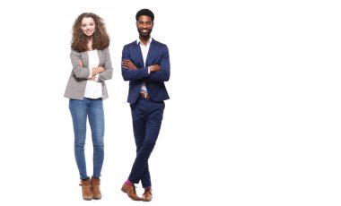 ırklararası çift beyaz arka plan üzerinde