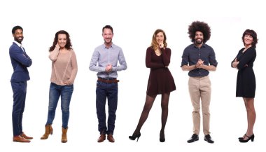 Çok ırklı insanlar kümesi beyaz arka plan üzerinde poz