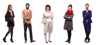 Çok ırklı insanlar kümesi beyaz arka plan üzerinde poz