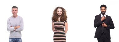 Çok ırklı insanlar kümesi beyaz arka plan üzerinde poz