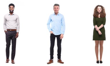 Çok ırklı insanlar kümesi beyaz arka plan üzerinde poz