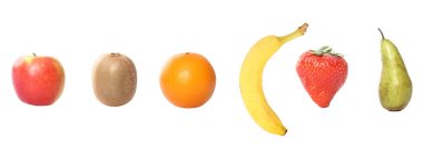 Beyaz arkaplanda farklı meyveler