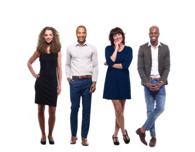 Çok ırklı insanlar kümesi beyaz arka plan üzerinde poz