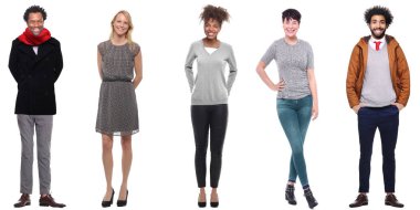 Çok ırklı insanlar kümesi beyaz arka plan üzerinde poz