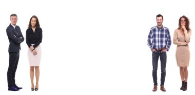 Çok ırklı insanlar kümesi beyaz arka plan üzerinde poz