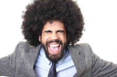 Beyaz arka planda siyah adam çığlık