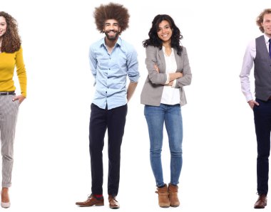 Çok ırklı insanlar kümesi beyaz arka plan üzerinde poz