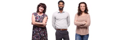 Çok ırklı insanlar kümesi beyaz arka plan üzerinde poz