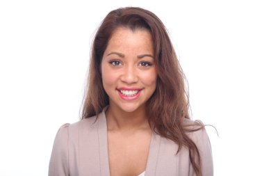 Güzel beyaz kız gülümsüyor