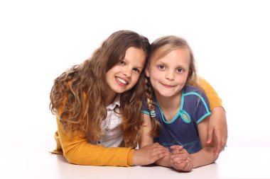 Beyaz backgound genç kafkas kızlar