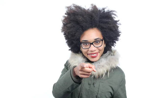 Piękna Kobieta Afro Amerykański Wskazuje Coś — Zdjęcie stockowe