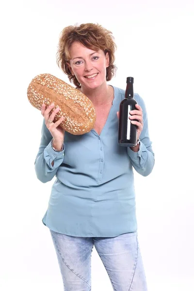 Donna Con Pane Vino Mano — Foto Stock