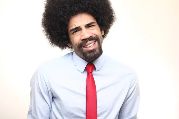Imprenditore Afro Emotivo Fronte Uno Sfondo Bianco — Foto Stock