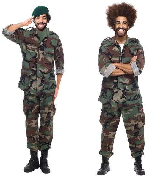 Gelukkige Soldaten Uniform Poseren Witte Achtergrond — Stockfoto