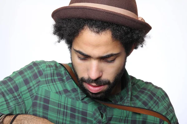 Hombre Negro Serio Sobre Fondo Blanco —  Fotos de Stock