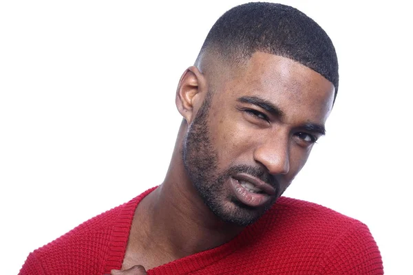 Poz memnun siyah adam