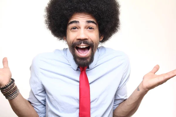 Hombre Negro Feliz Posando Sobre Fondo Blanco — Foto de Stock