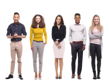 Çok ırklı insanlar kümesi beyaz arka plan üzerinde poz