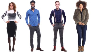 Çok ırklı insanlar kümesi beyaz arka plan üzerinde poz