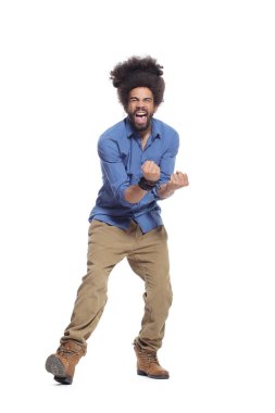 Afro-Amerikan adam beyaz arka plan üzerinde poz