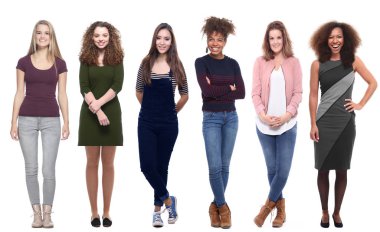 Irklararası kadınlar beyaz arka planda poz